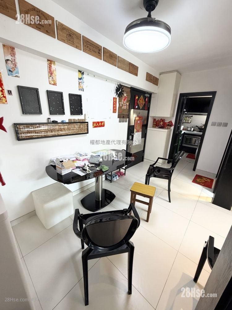 Hong Sing Garden Sell 2 Bedrooms , 1 Bathroom 405 ft²