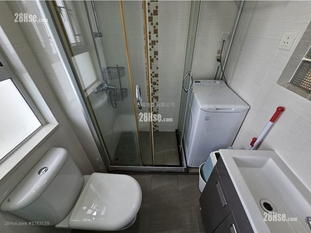 Sai Wan New Apartments Sell 2 Bedrooms , 1 Bathroom 319 ft²