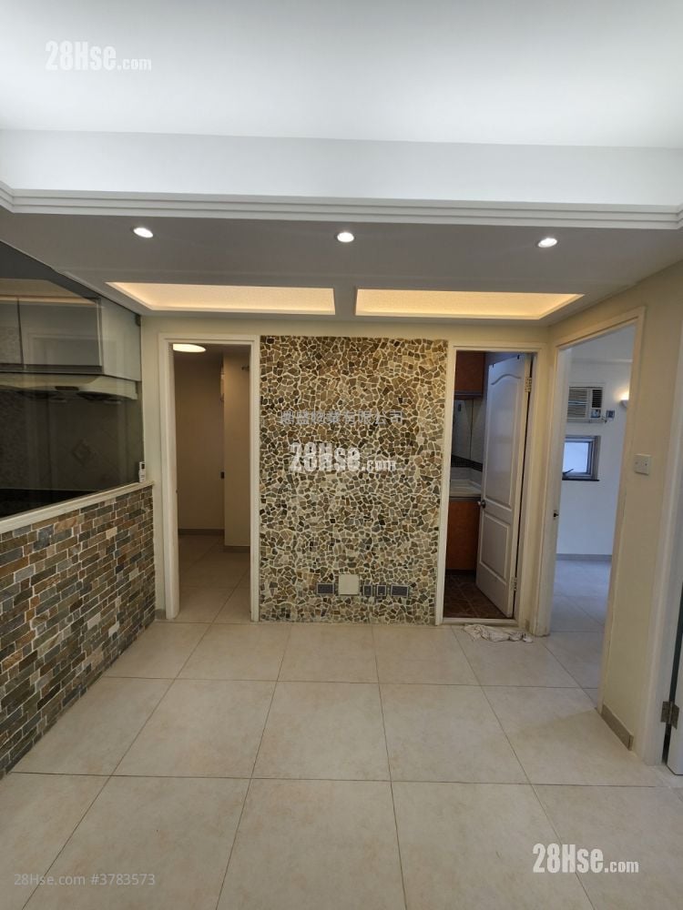 Tonnochy Towers Rental 3 Bedrooms , 1 Bathroom 419 ft²