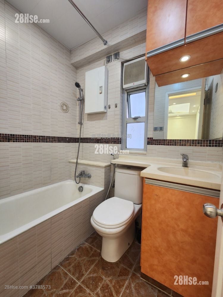 Tonnochy Towers Rental 3 Bedrooms , 1 Bathroom 419 ft²