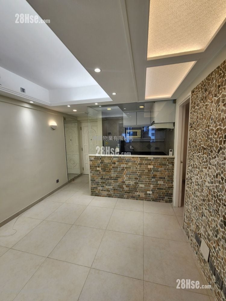 Tonnochy Towers Rental 3 Bedrooms , 1 Bathroom 419 ft²