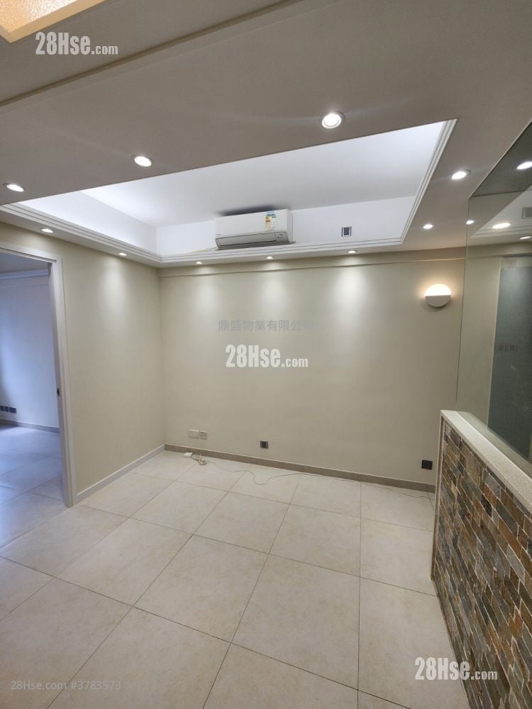 Tonnochy Towers Rental 3 Bedrooms , 1 Bathroom 419 ft²