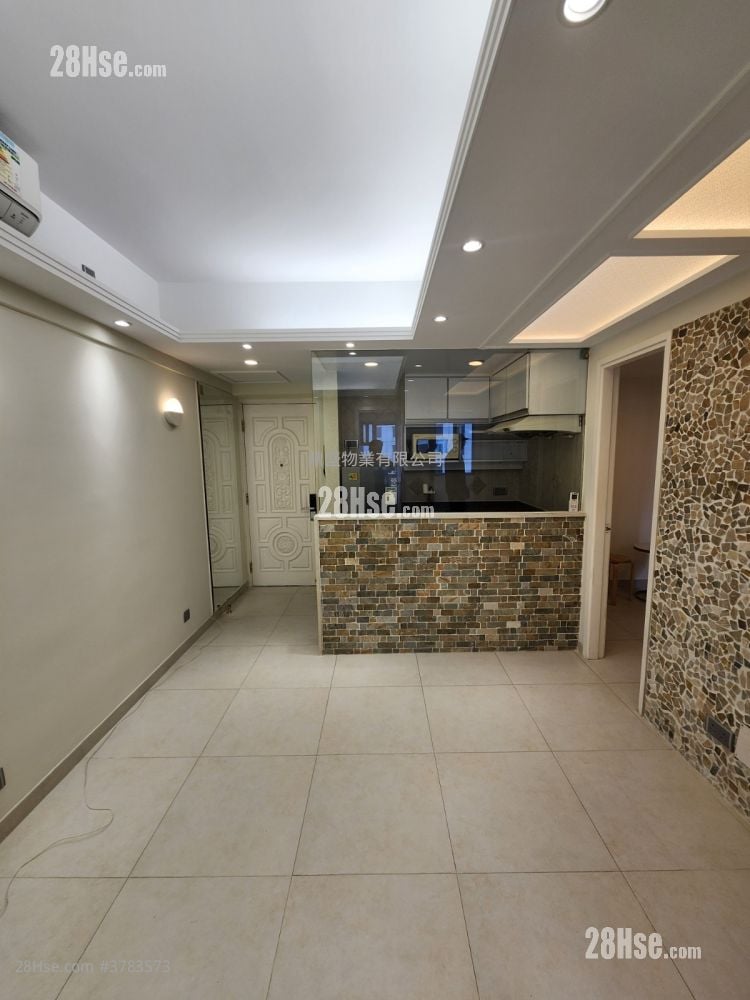 Tonnochy Towers Rental 3 Bedrooms , 1 Bathroom 419 ft²