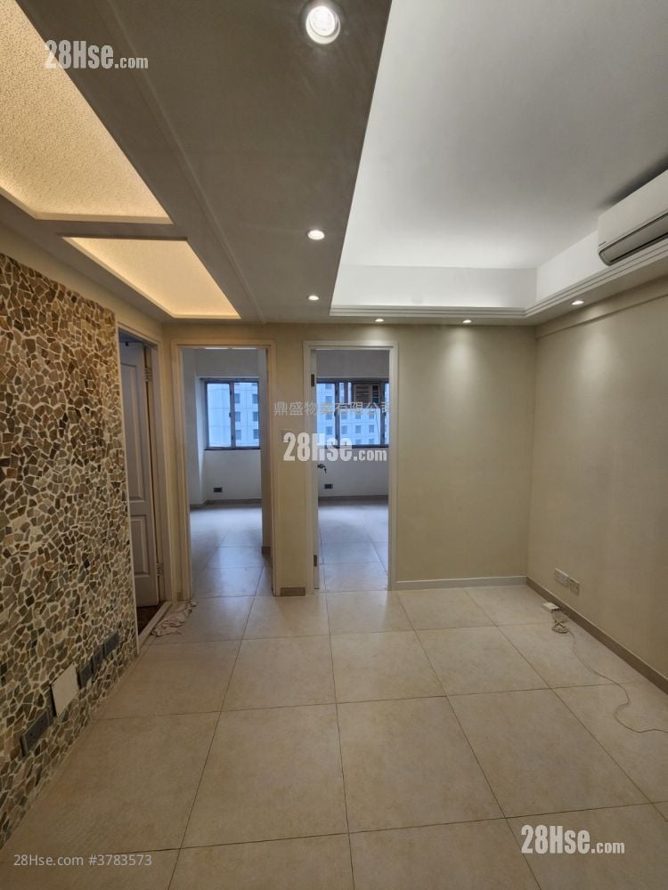 Tonnochy Towers Rental 3 Bedrooms , 1 Bathroom 419 ft²