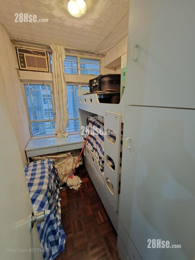 Whampoa Garden Sell 4 Bedrooms , 2 Bathrooms 681 ft²