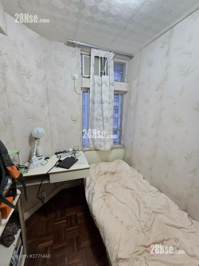 Whampoa Garden Sell 4 Bedrooms , 2 Bathrooms 681 ft²