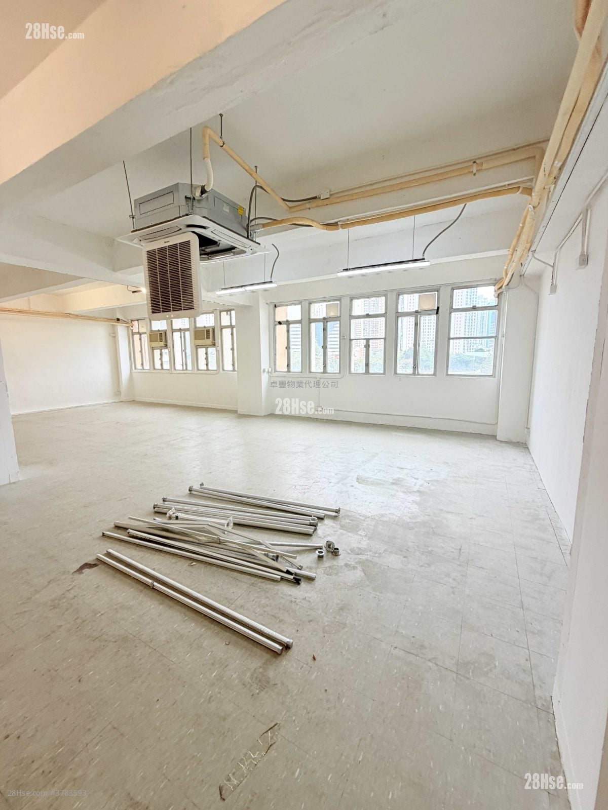 鸿昌工厂大厦 租盘 1 房 , 1 厕所 1,961 平方尺