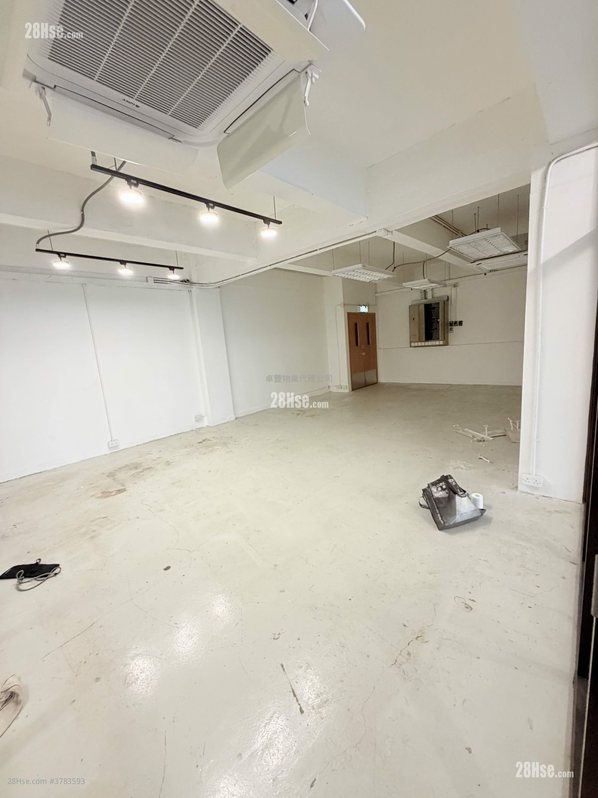 鸿昌工厂大厦 租盘 1 房 , 1 厕所 1,961 平方尺