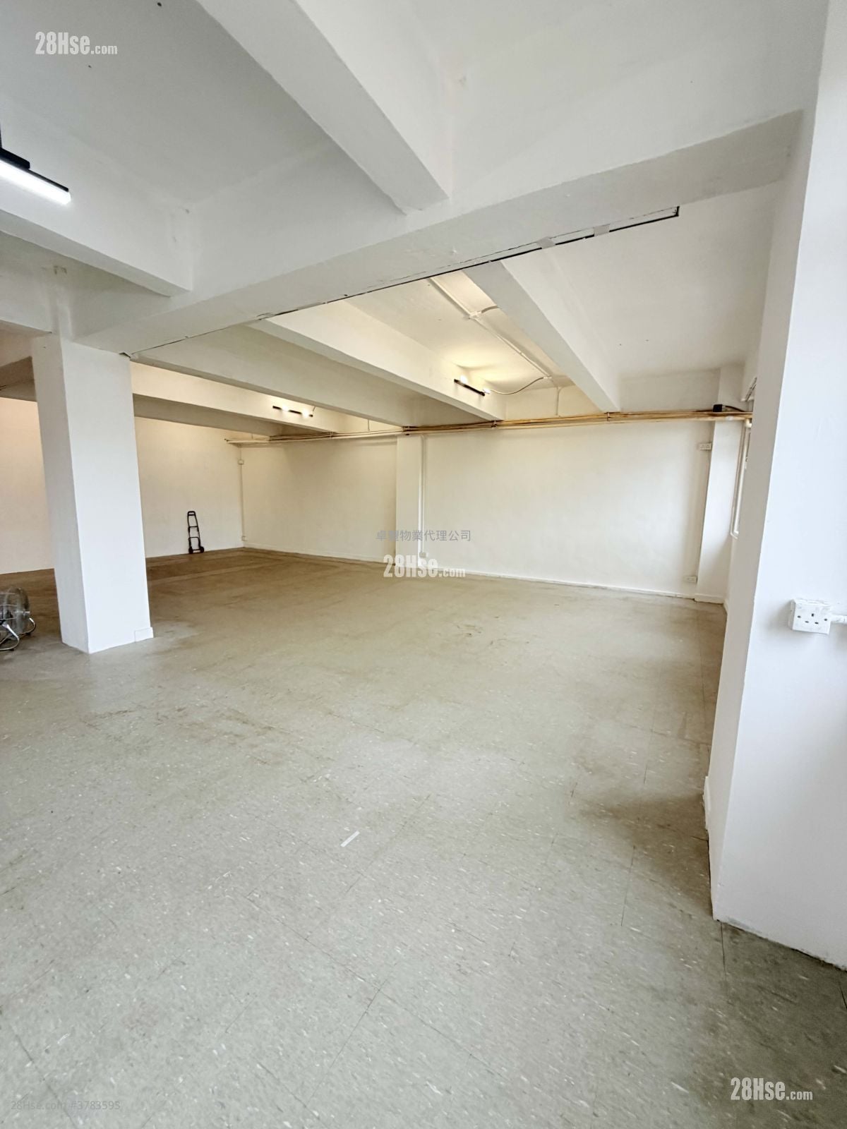 鸿昌工厂大厦 租盘 1 房 , 1 厕所 1,961 平方尺