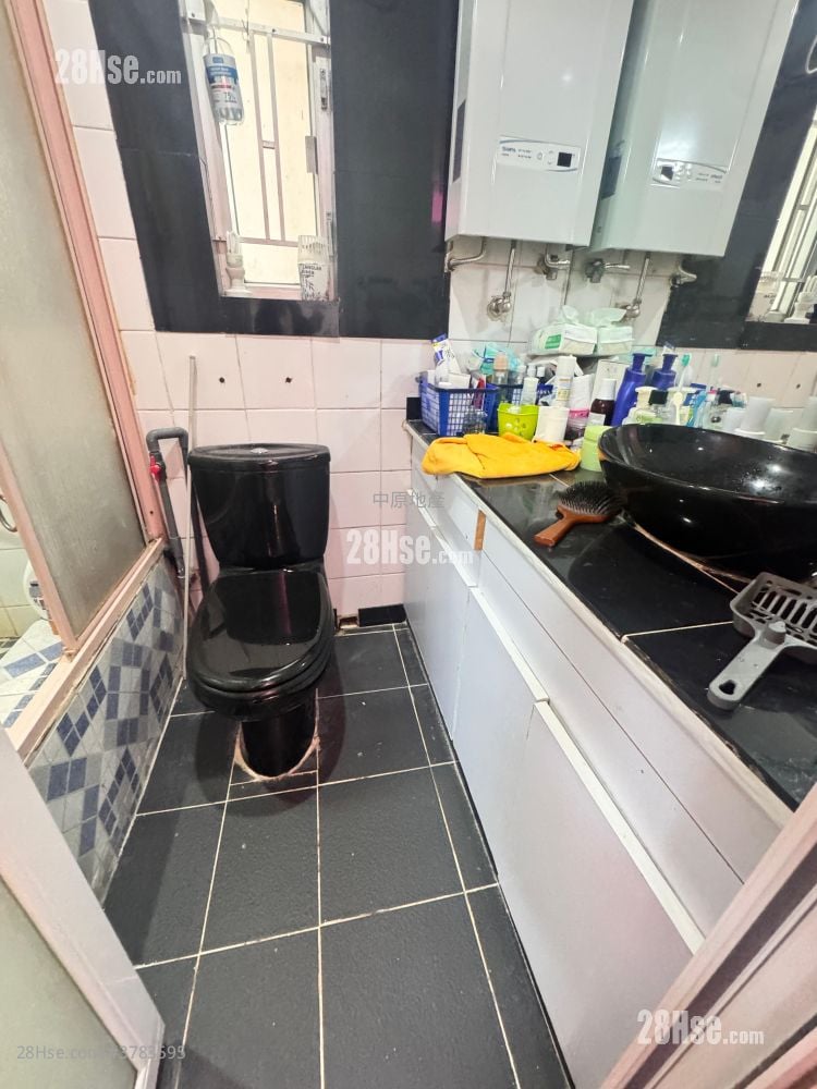 Tin Lai Court Sell 2 Bedrooms , 1 Bathroom