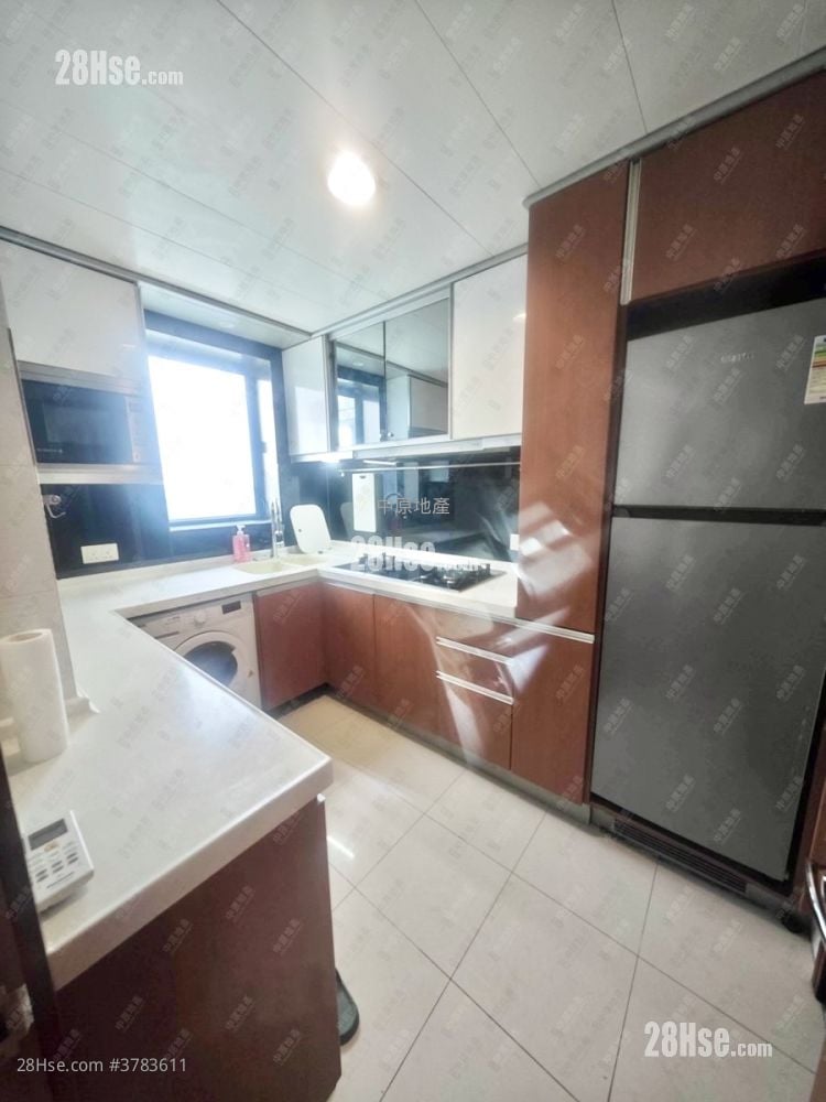 kitchen: The Long Beach Rental 3 Bedrooms , 2 Bathrooms 845 ft²