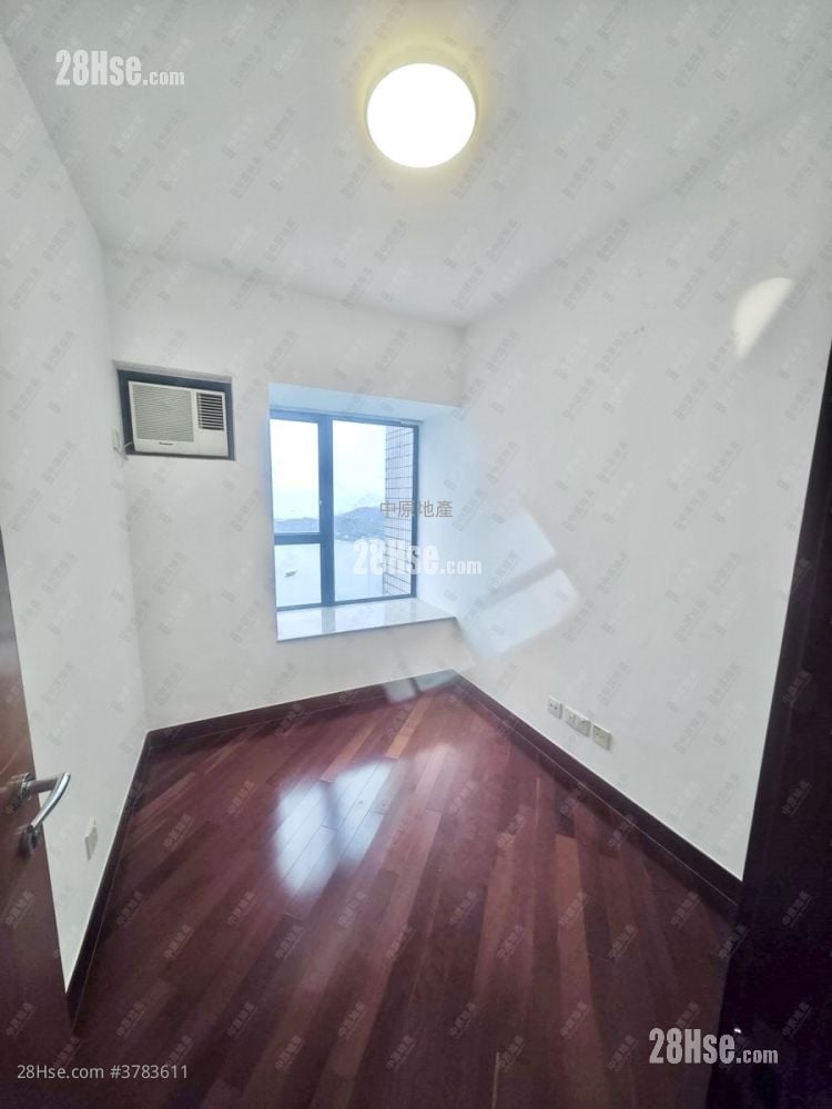 bedroom 1: The Long Beach Rental 3 Bedrooms , 2 Bathrooms 845 ft²