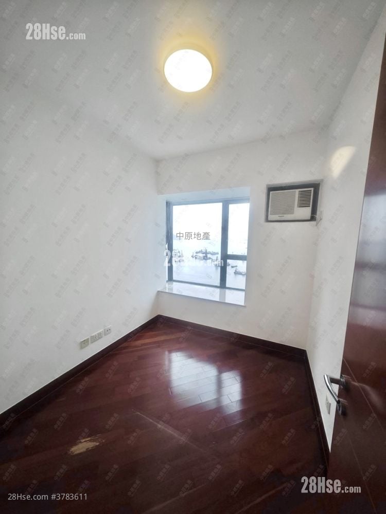 bedroom 2: The Long Beach Rental 3 Bedrooms , 2 Bathrooms 845 ft²