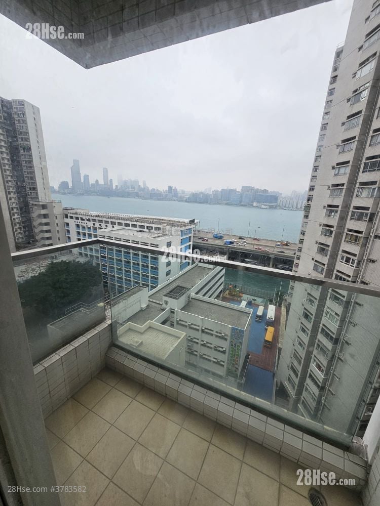 The Harbourside Rental 1 Bathroom 186 ft²