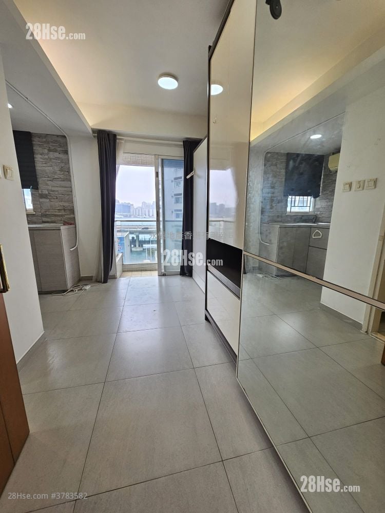 The Harbourside Rental 1 Bathroom 186 ft²