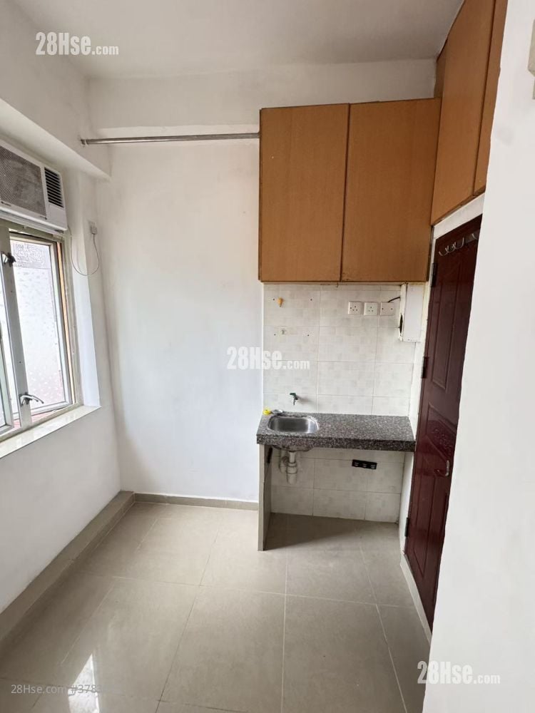 西洋菜南街256号 租盘 100 平方尺