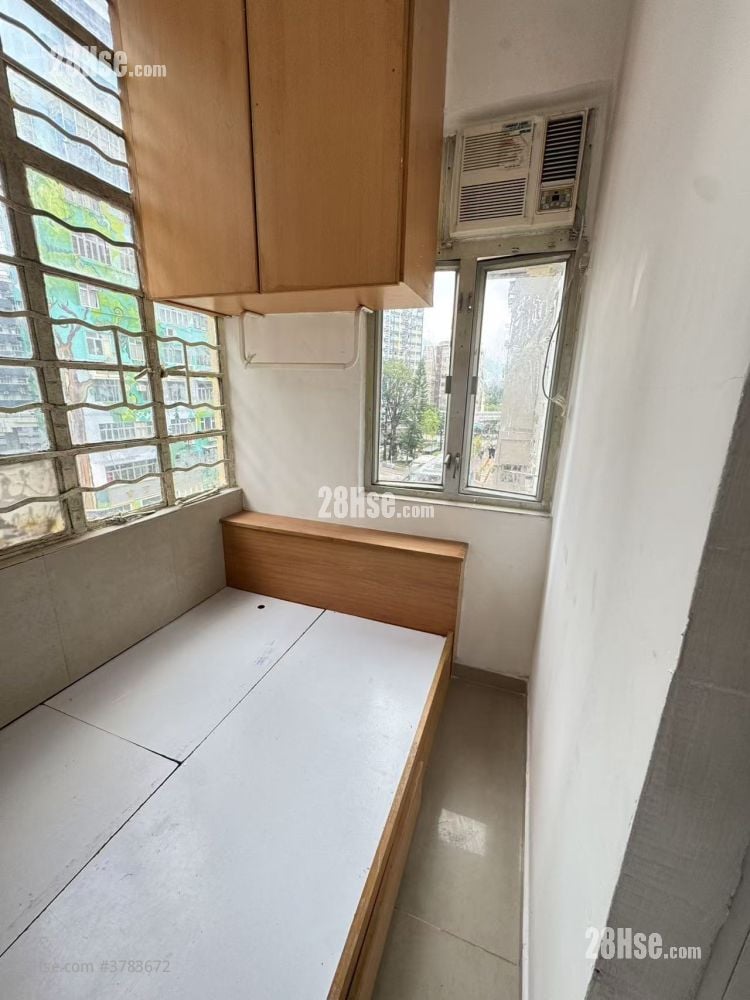 西洋菜南街256号 租盘 100 平方尺