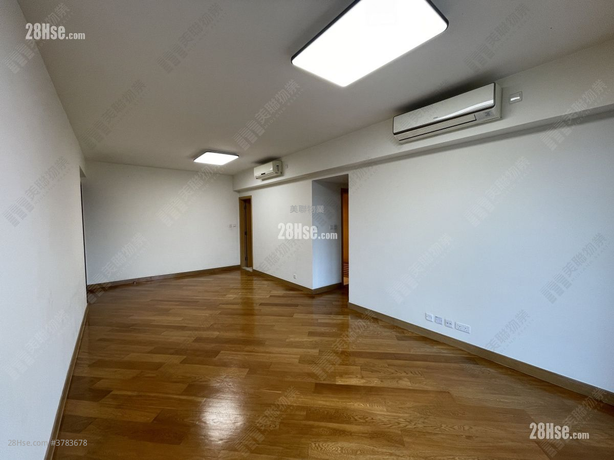 living room: Providence Peak Sell 3 Bedrooms , 3 Bathrooms 1,053 ft²