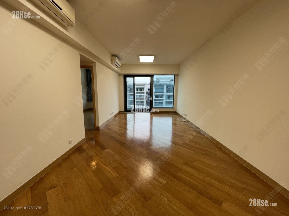 living room: Providence Peak Sell 3 Bedrooms , 3 Bathrooms 1,053 ft²