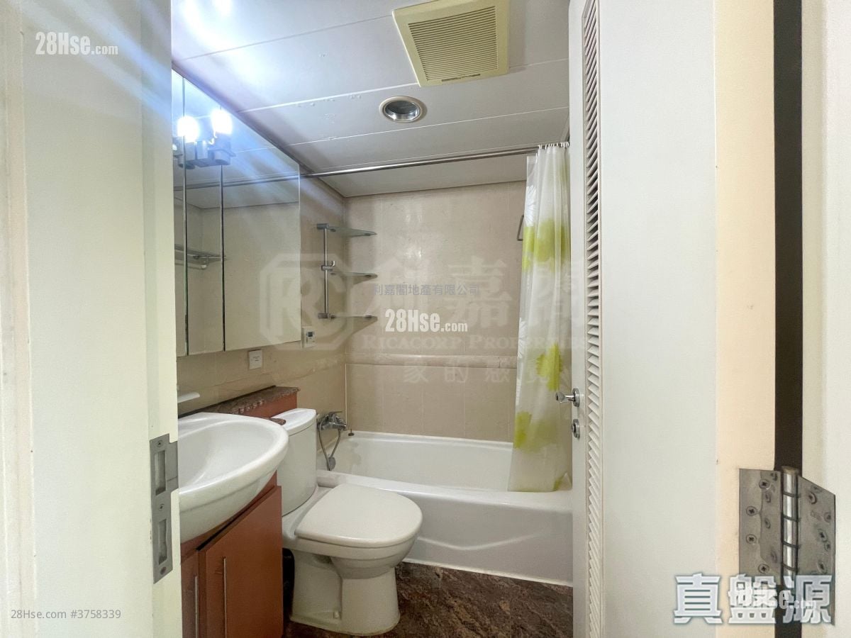 Park Central Sell 2 Bedrooms , 1 Bathroom 436 ft²