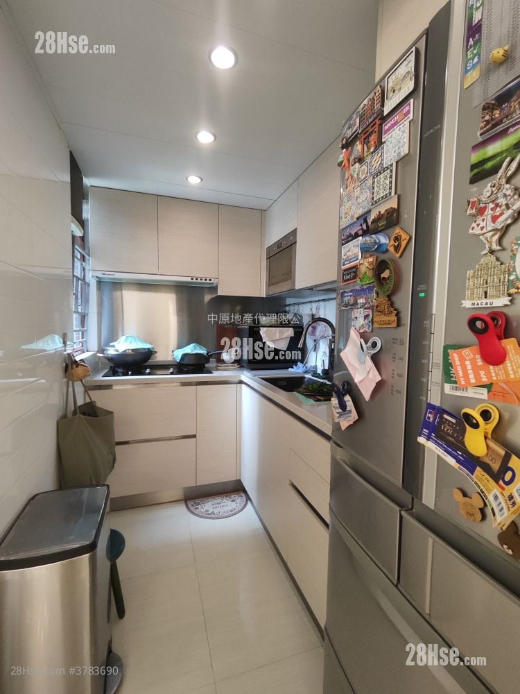 蔚翠花园 售盘 2 房 716 平方尺