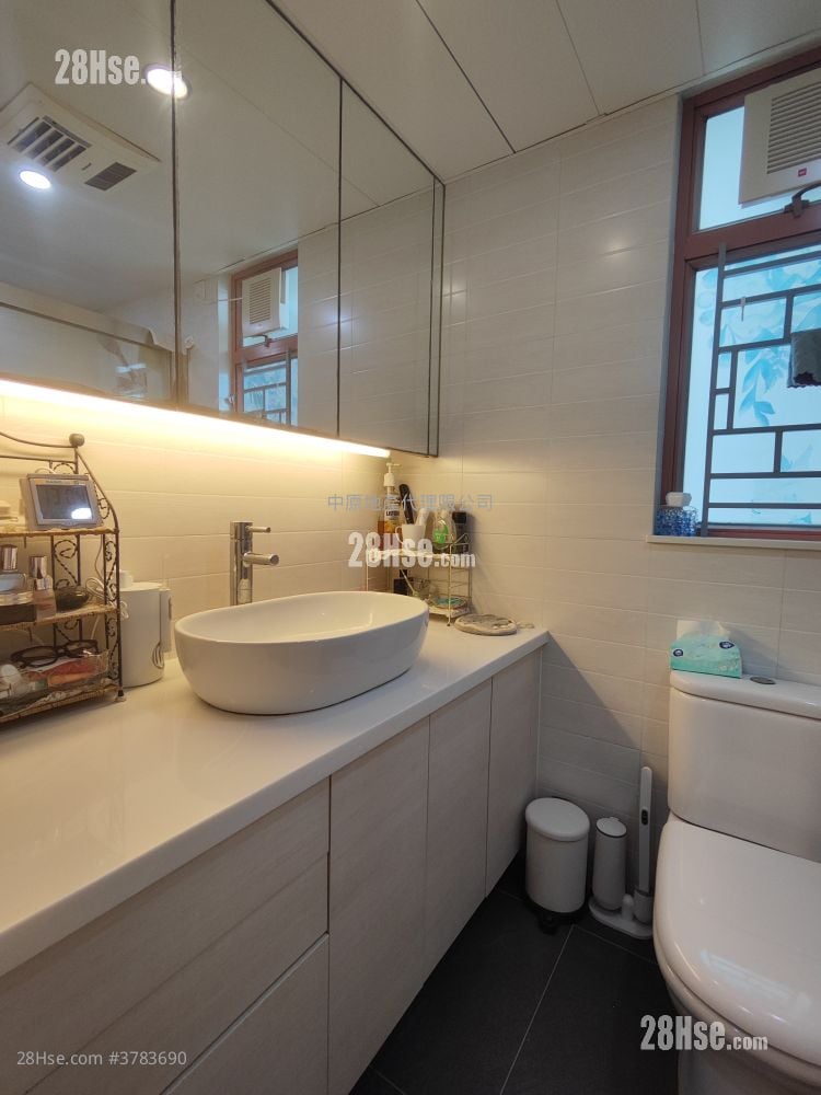 蔚翠花园 售盘 2 房 716 平方尺