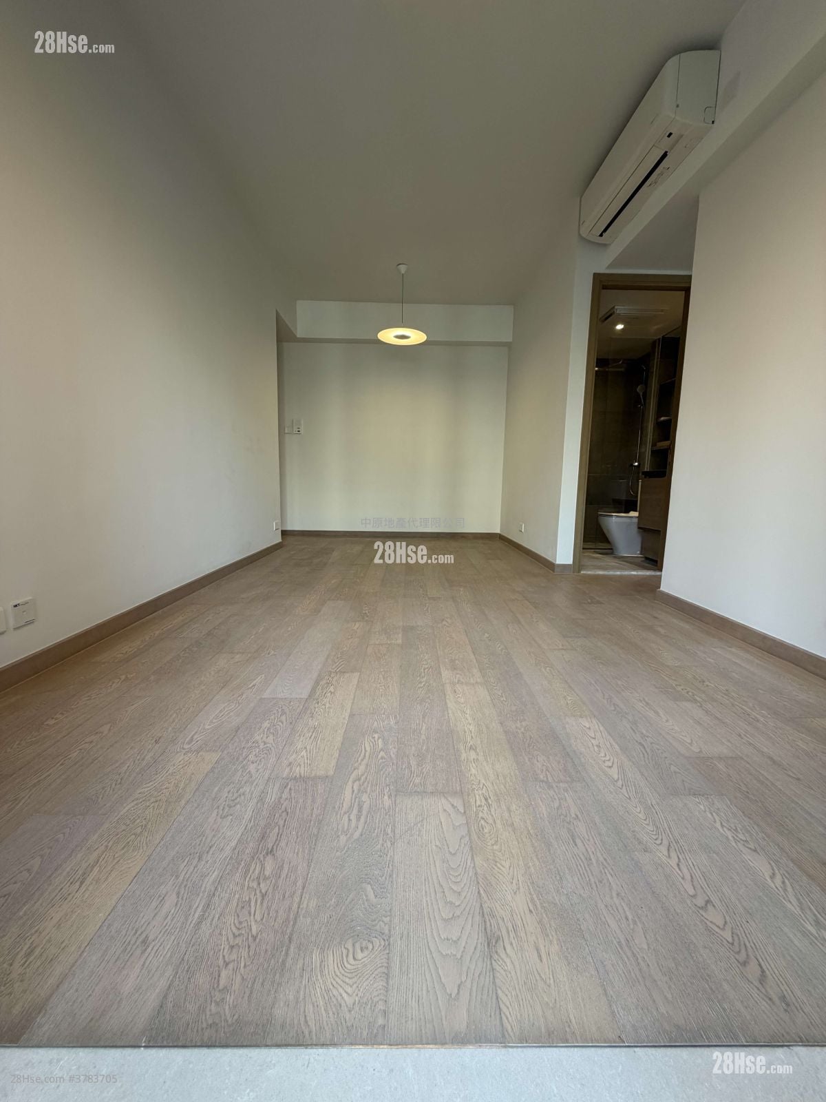 Solaria Rental 3 Bedrooms 596 ft²