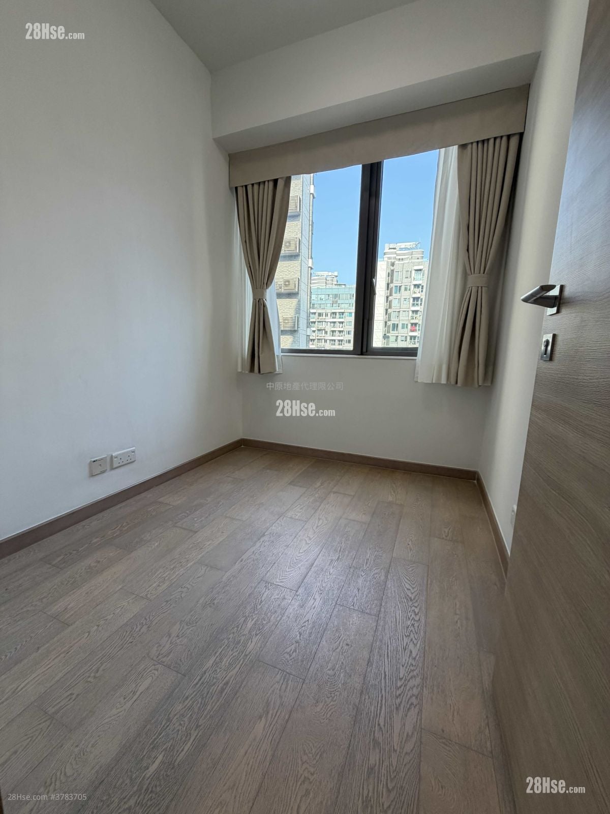 bedroom 1: Solaria Rental 3 Bedrooms 596 ft²