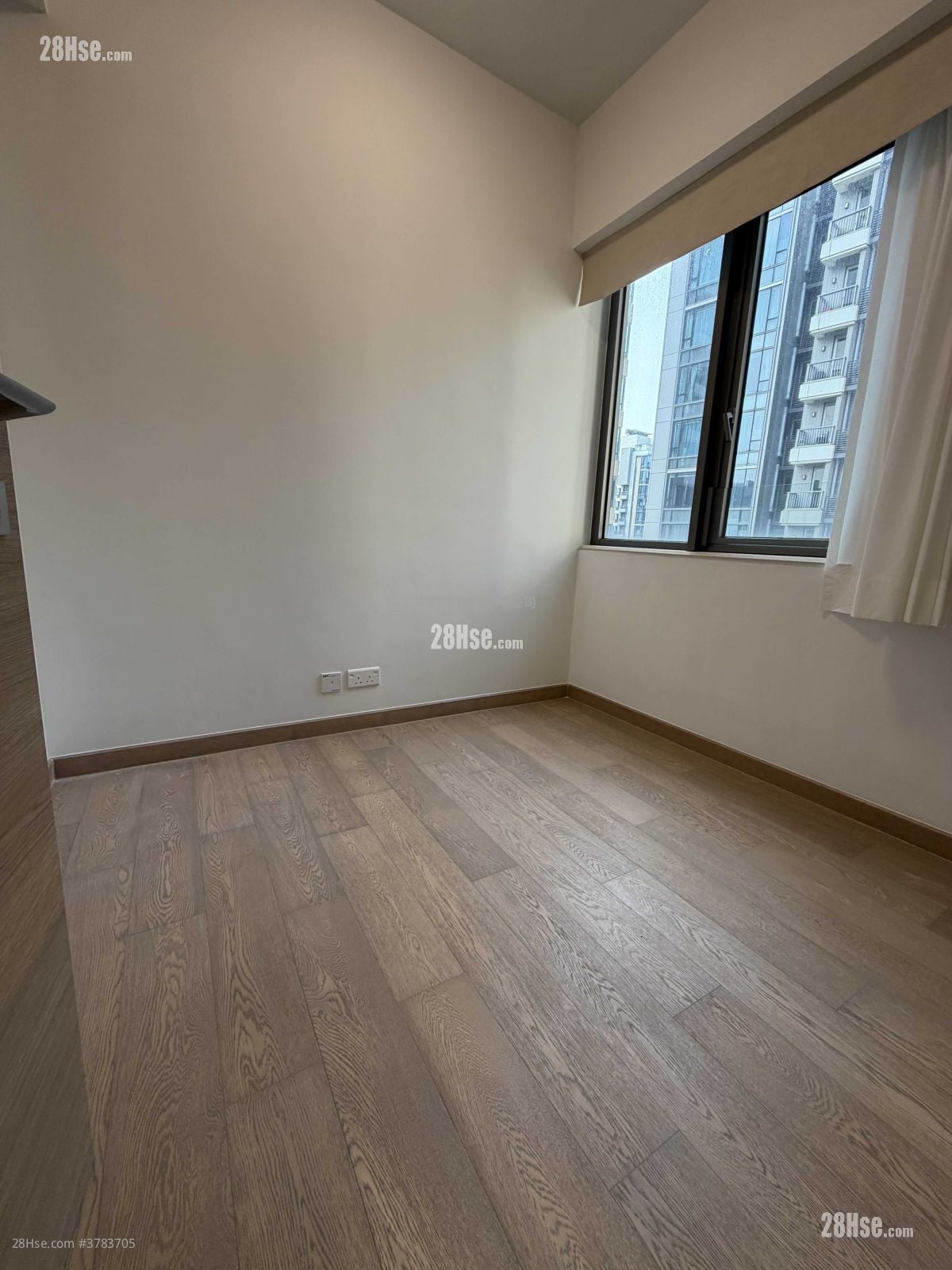 bedroom 2: Solaria Rental 3 Bedrooms 596 ft²