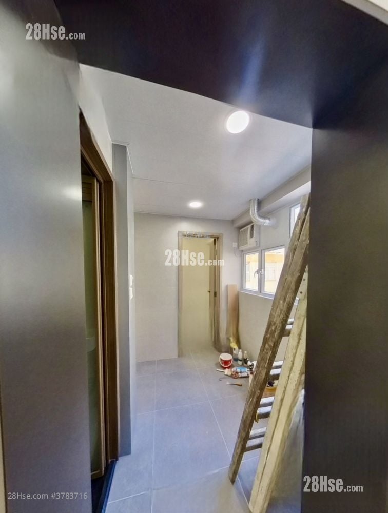 龙翔苑 租盘 1,204 平方尺