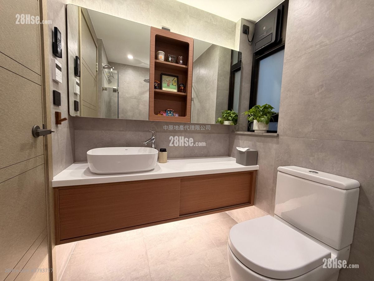 Royal Ascot Sell 3 Bedrooms , 2 Bathrooms 974 ft²