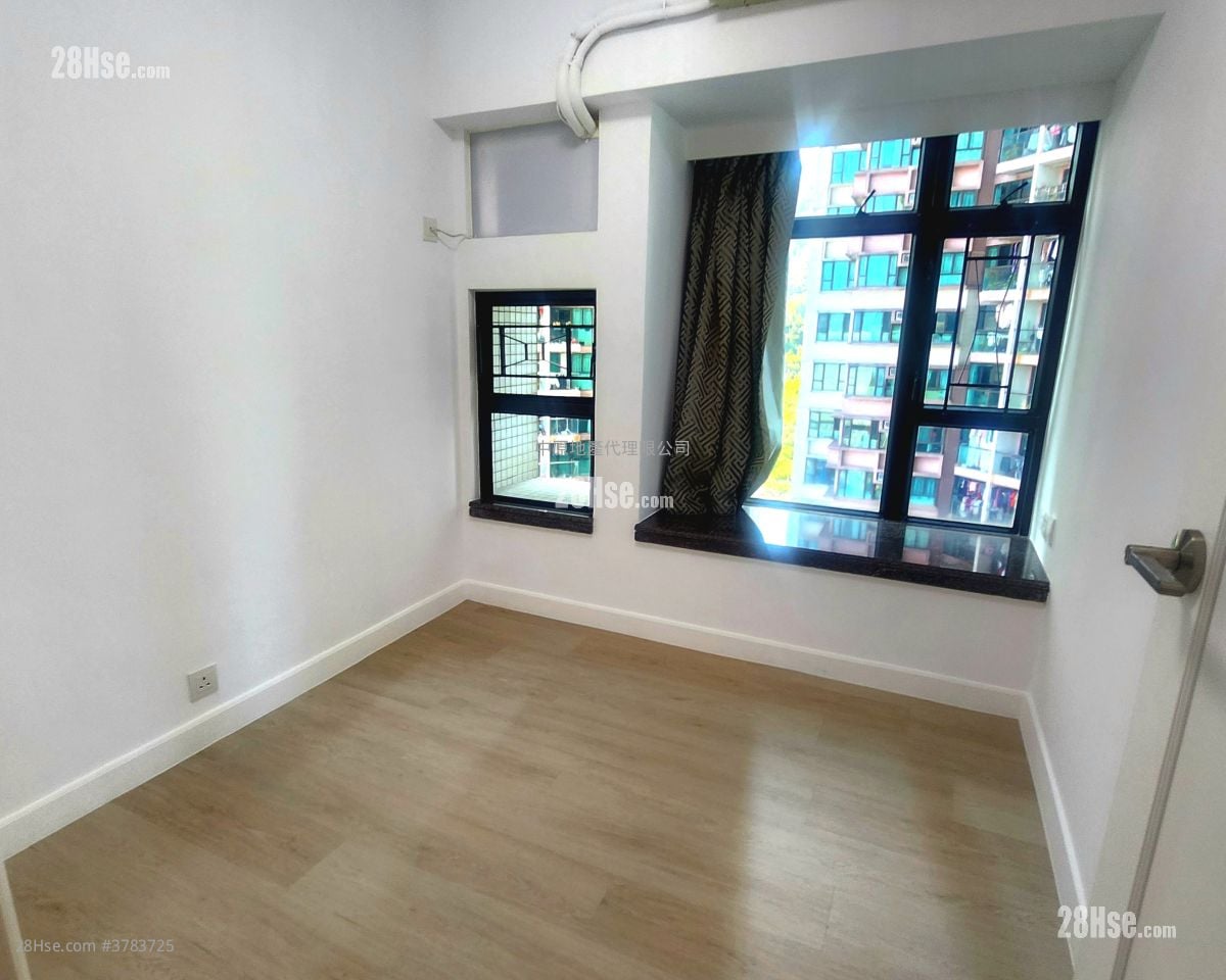 Royal Ascot Sell 3 Bedrooms , 2 Bathrooms 676 ft²