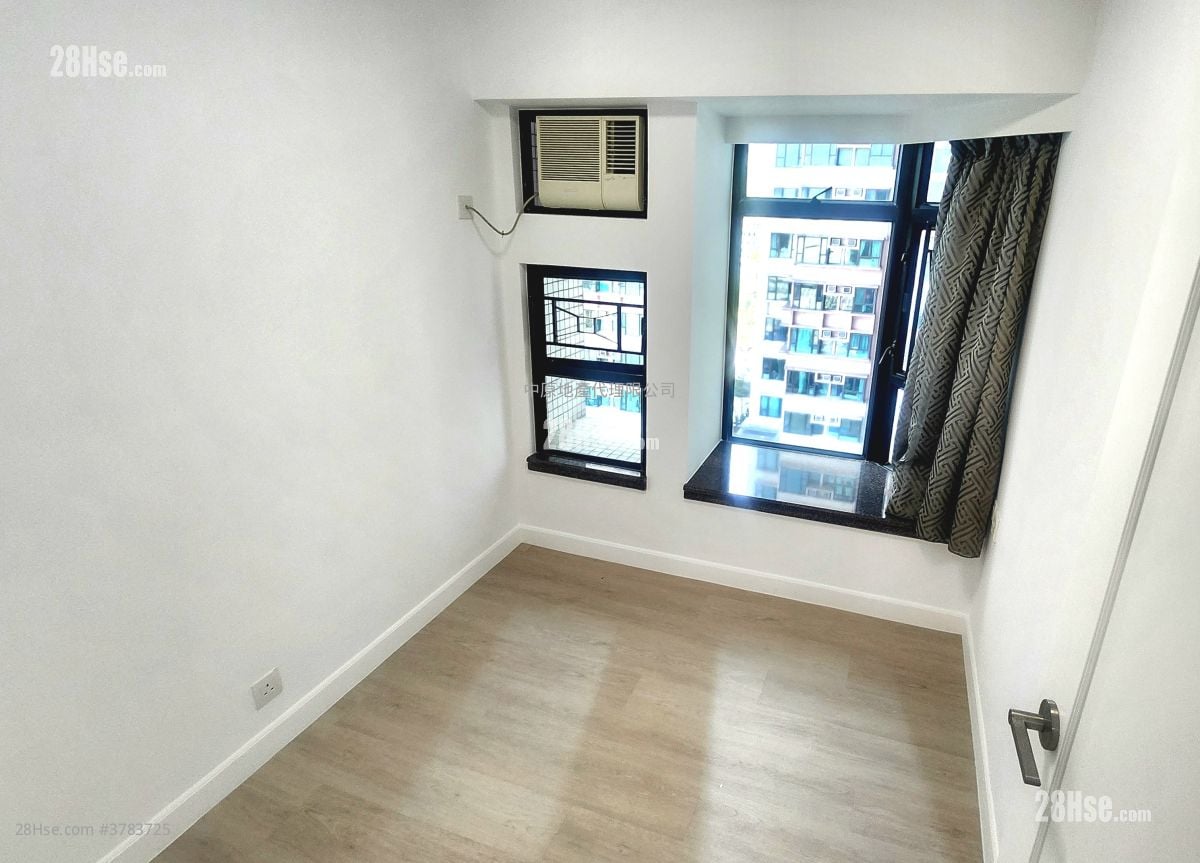 Royal Ascot Sell 3 Bedrooms , 2 Bathrooms 676 ft²