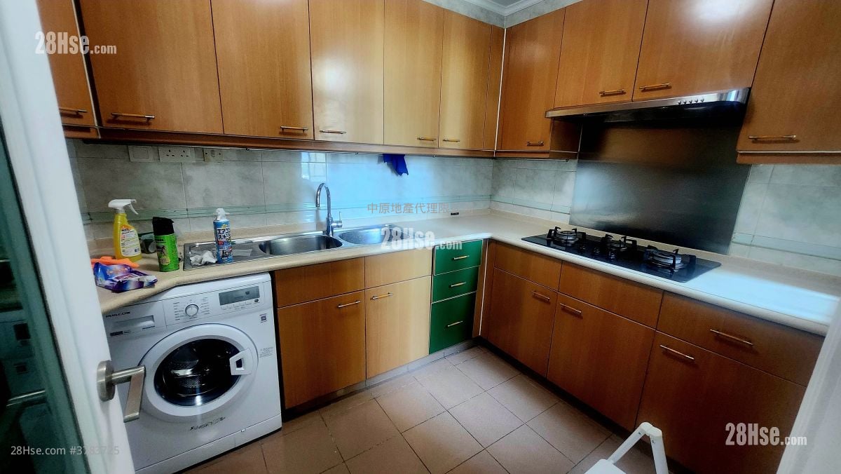 Royal Ascot Sell 3 Bedrooms , 2 Bathrooms 676 ft²