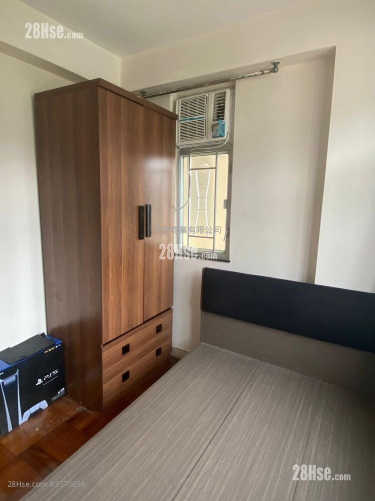 Faerie Court Sell 1 Bedroom , 1 Bathroom 270 ft²