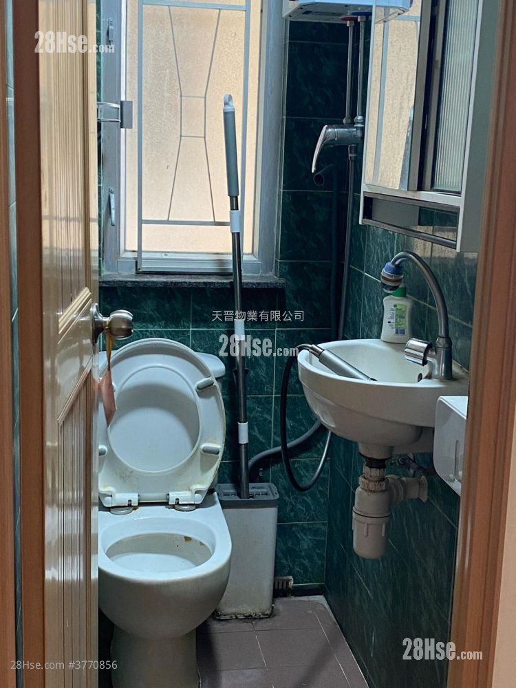 Faerie Court Sell 1 Bedroom , 1 Bathroom 270 ft²