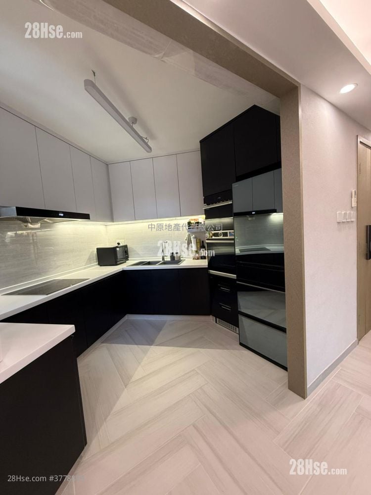 Royal Ascot Sell 3 Bedrooms , 3 Bathrooms 974 ft²