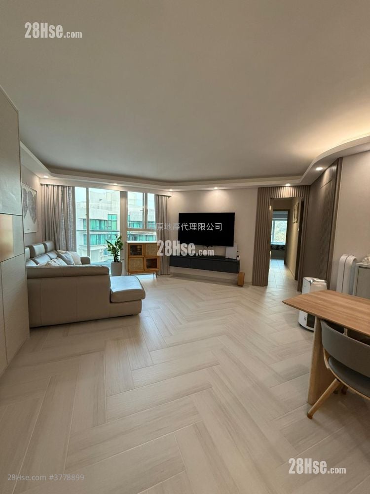 Royal Ascot Sell 3 Bedrooms , 3 Bathrooms 974 ft²