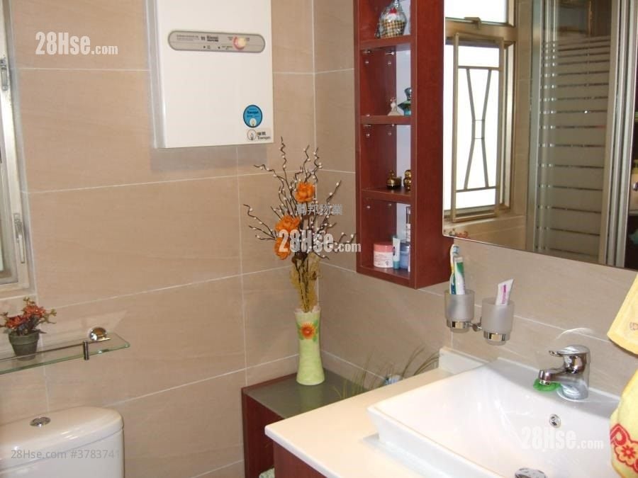 Classical Gardens Sell 4 Bedrooms , 2 Bathrooms 728 ft²