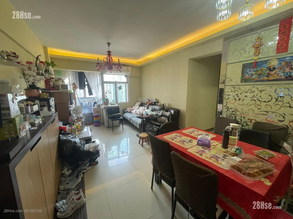 Bo Fung Gardens Sell 4 Bedrooms , 3 Bathrooms 822 ft²