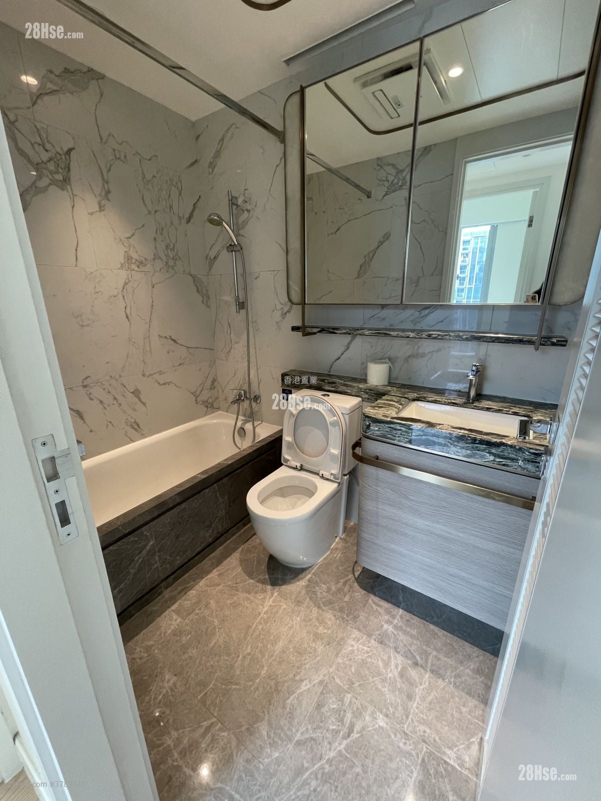 Monaco 租盘 3 房 , 1 浴室 674 平方尺