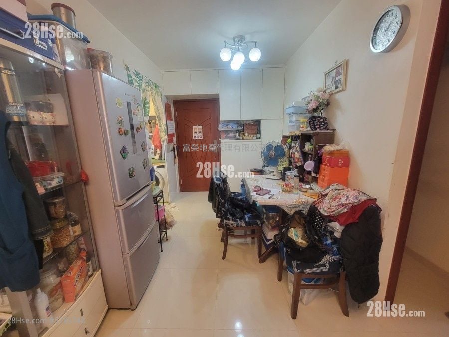 Hunghom Bay Centre Sell 2 Bedrooms , 1 Bathroom 415 ft²
