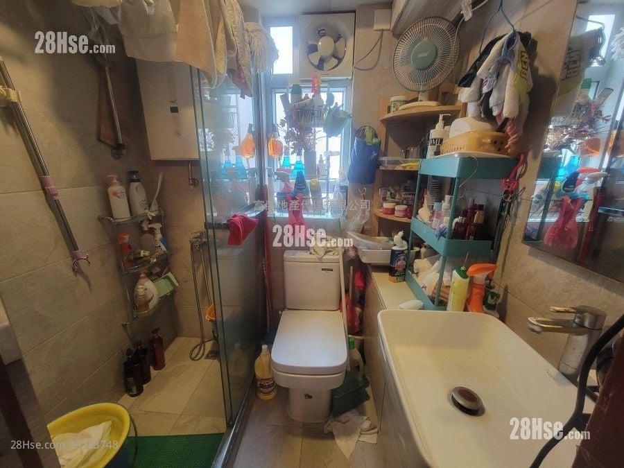 Hunghom Bay Centre Sell 2 Bedrooms , 1 Bathroom 415 ft²