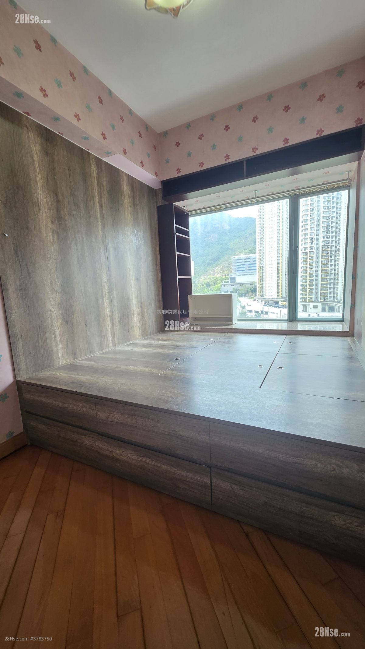 Rambler Crest Rental 3 Bedrooms , 2 Bathrooms 690 ft²