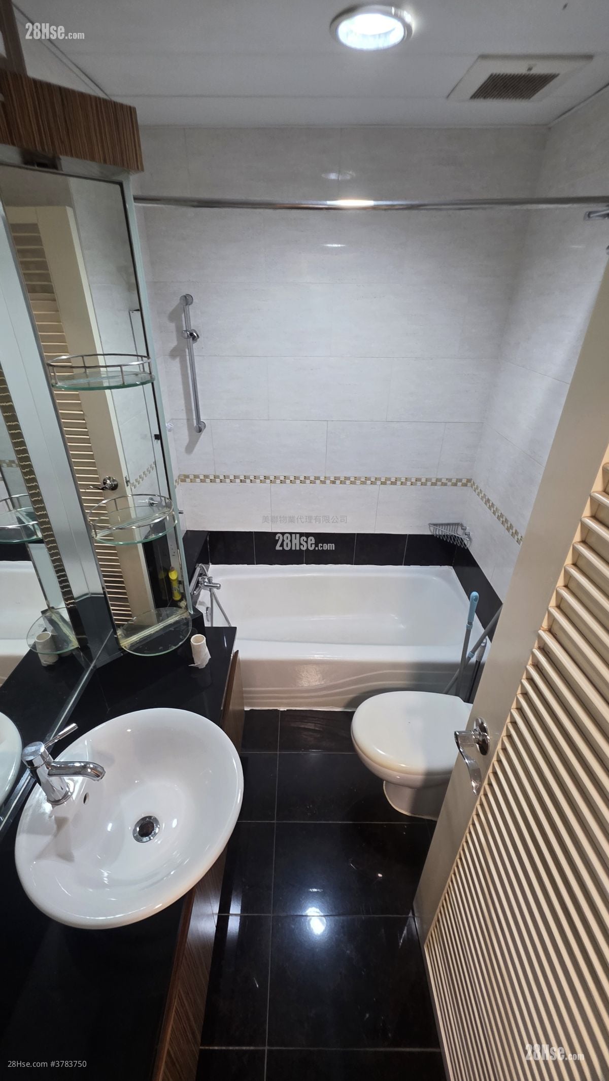 Rambler Crest Rental 3 Bedrooms , 2 Bathrooms 690 ft²