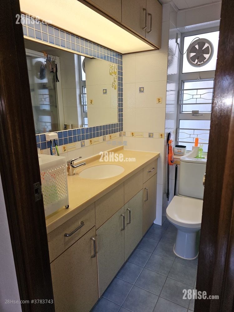 New Kwai Fong Gardens Sell 2 Bedrooms , 1 Bathroom 415 ft²