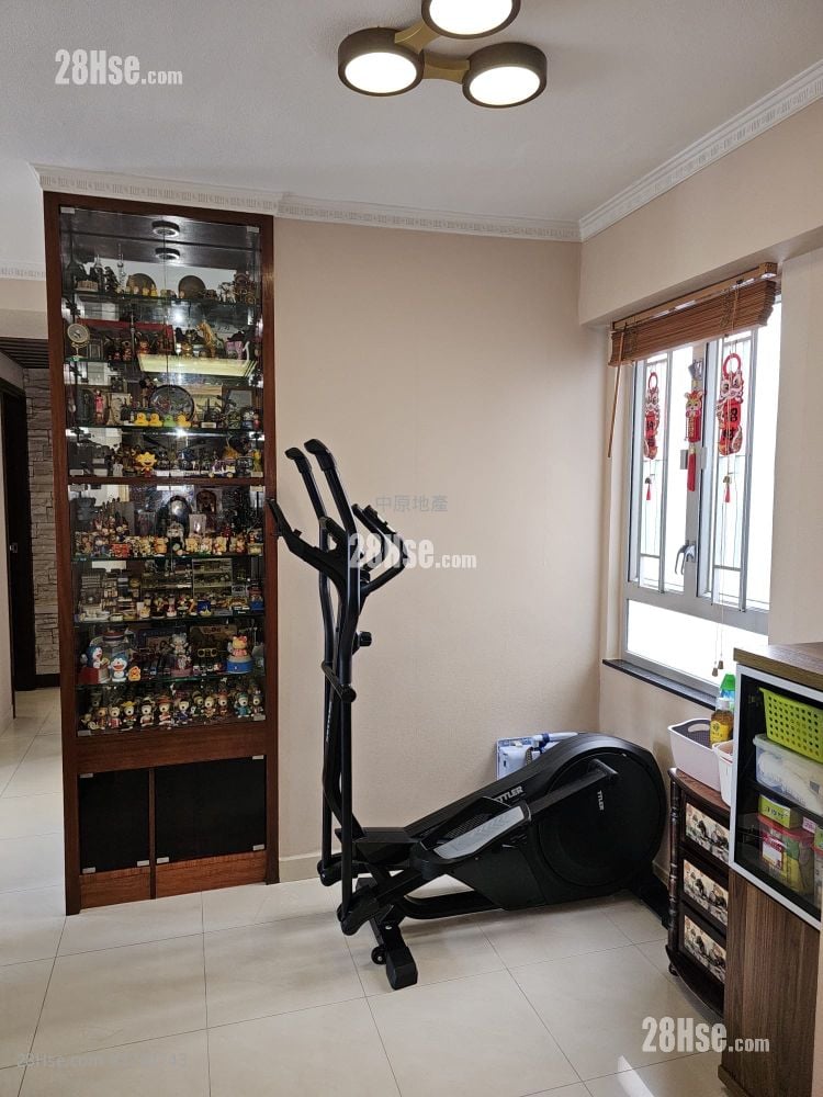 New Kwai Fong Gardens Sell 2 Bedrooms , 1 Bathroom 415 ft²