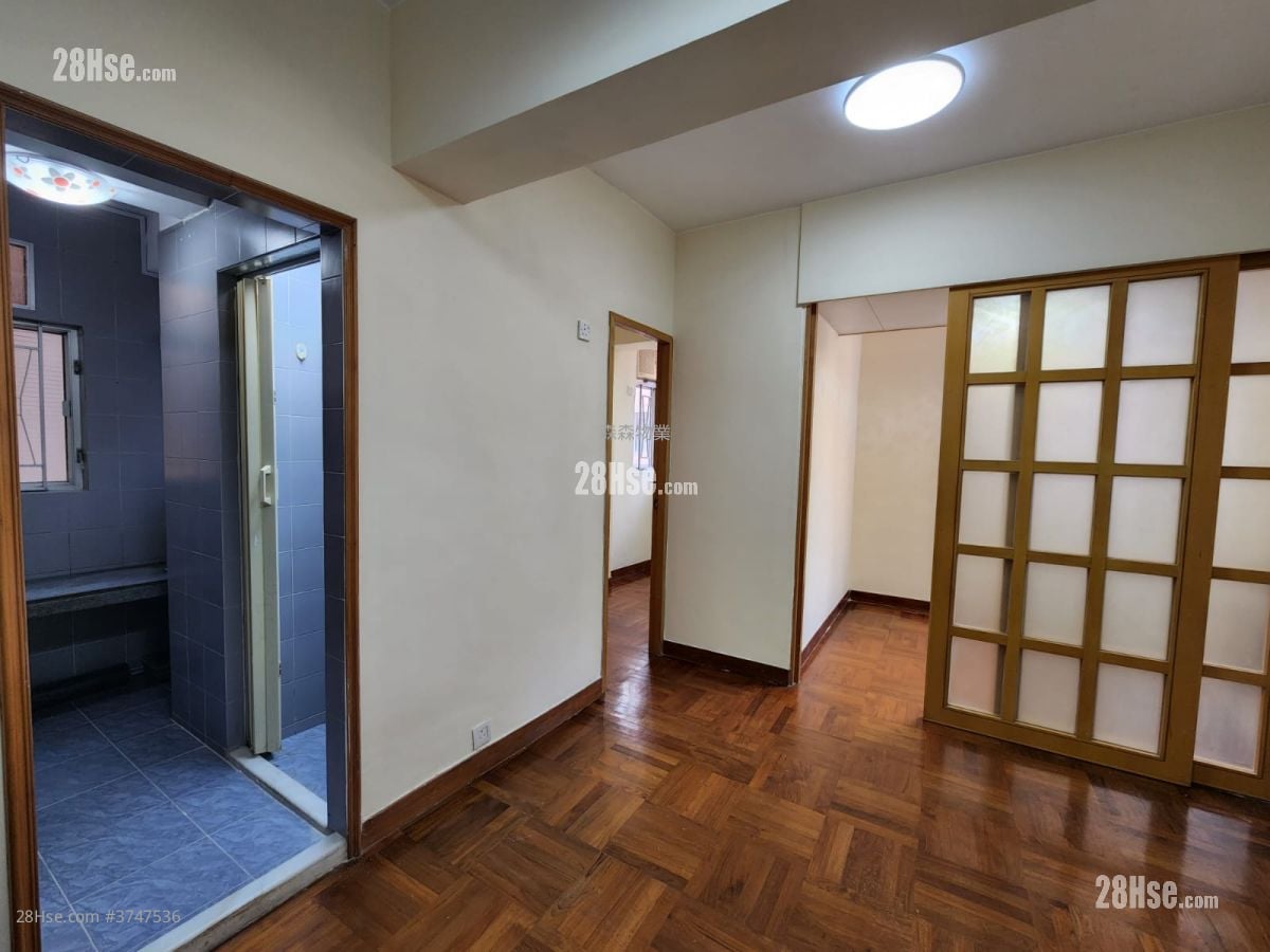 Sun Lee Building Sell 2 Bedrooms , 1 Bathroom 290 ft²