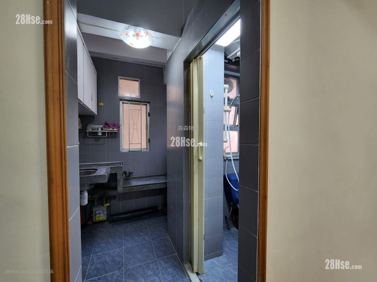 Sun Lee Building Sell 2 Bedrooms , 1 Bathroom 290 ft²