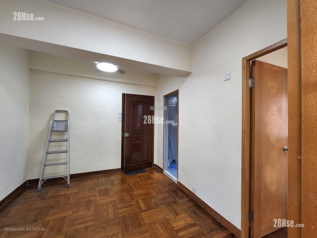 Sun Lee Building Sell 2 Bedrooms , 1 Bathroom 290 ft²